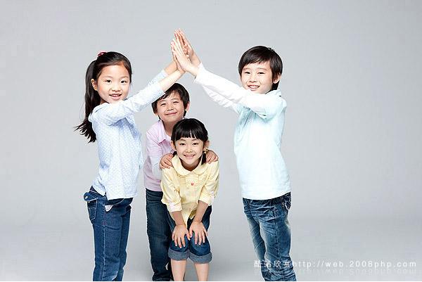 韩国09最新温馨中小学学生网页素材图片欣赏