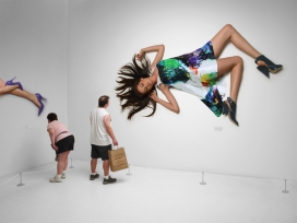 欧美fashion人体悬浮艺术摄影--天空吸引力