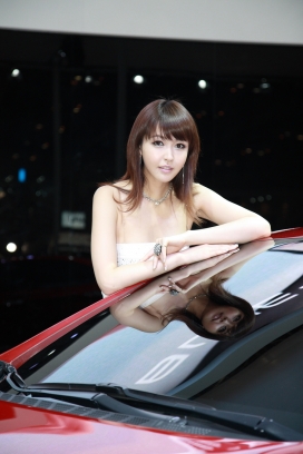 2010韩国釜山汽车展之香车美女组合摄影图片