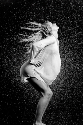 俄罗斯Water Dance美女与飞溅水花漂亮结合摄影