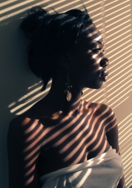 美国Fiona Conrad摄影师：Blessing阳光黑人女人祝福摄影