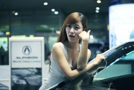 通用汽车漂亮韩国美女车模摄影图片