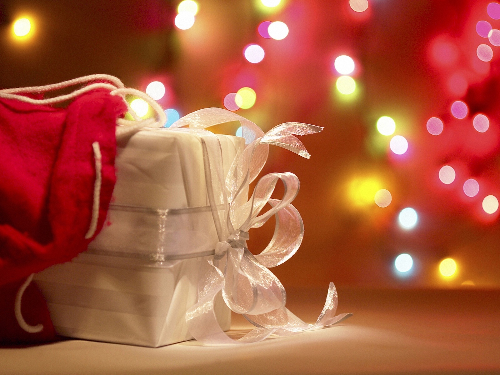 高清晰圣诞节礼物包装彩蝶节壁纸