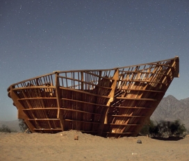 洛杉矶的设计师-惊喜游泳池的沙漠