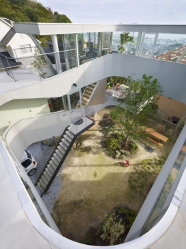 日本建筑师Kimihiko冈田克-高跷的螺旋房子