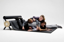 地毯前缘-长凳-婴儿床-椅子-垫子集一身的Karpett-巴黎公司设计
