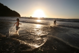 欢乐海岸-美国Mathieu Young摄影师纪实人像欣赏-墨西哥哈利斯科州迅速变化的领域