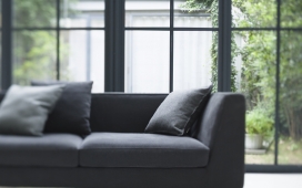 灰色的沙发-温馨家居壁纸