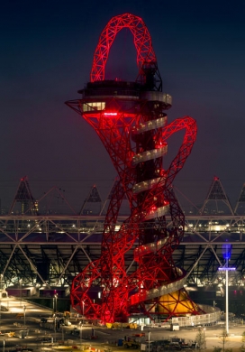 “红蛇”缠绵-伦敦奥林匹克公园115米高的雕塑-来自艺术家Anish Kapoor作品