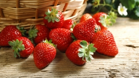 高清晰水果-成熟的草莓壁纸