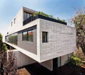墨西哥城直线玻璃和混凝土块重叠房子建筑