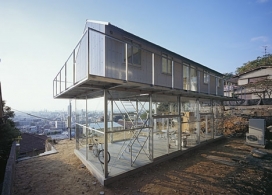 日本Tato建筑师-山顶的房子，包括一个玻璃箱上的金属粮仓