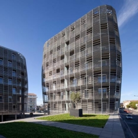 法国南部背后弧形镀锌钢格块公寓-Colboc Franzen设计