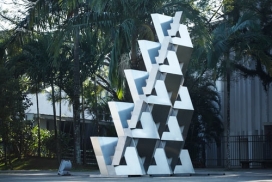 巴西MUBE博物馆-Metal QuaDror公园建筑雕塑标志设计-高5米，1.5吨的金属雕塑