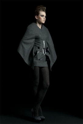sylvio Giardina秋冬收集时装秀-不平衡和不对称的形状创建羊毛织物