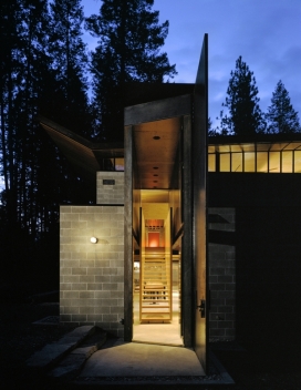 美国西雅图Tom Kundig建筑师作品-瘦瘦窄窄的Chicken Point舱房屋建筑