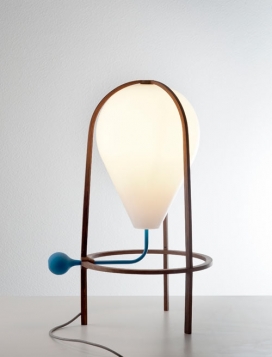 Grégoire设计师的个性台灯-看起来像一个气球，挤压时亮起的灯泡泵