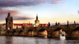 布拉格老式复古石拱桥梁景观