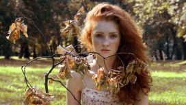 秋天的童话-雀斑金发女郎