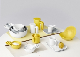 哥本哈根餐具烹调配件，包括容器，碗，杯，壶和盘子。