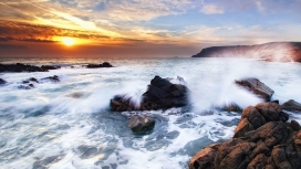 夕阳海洋岩石