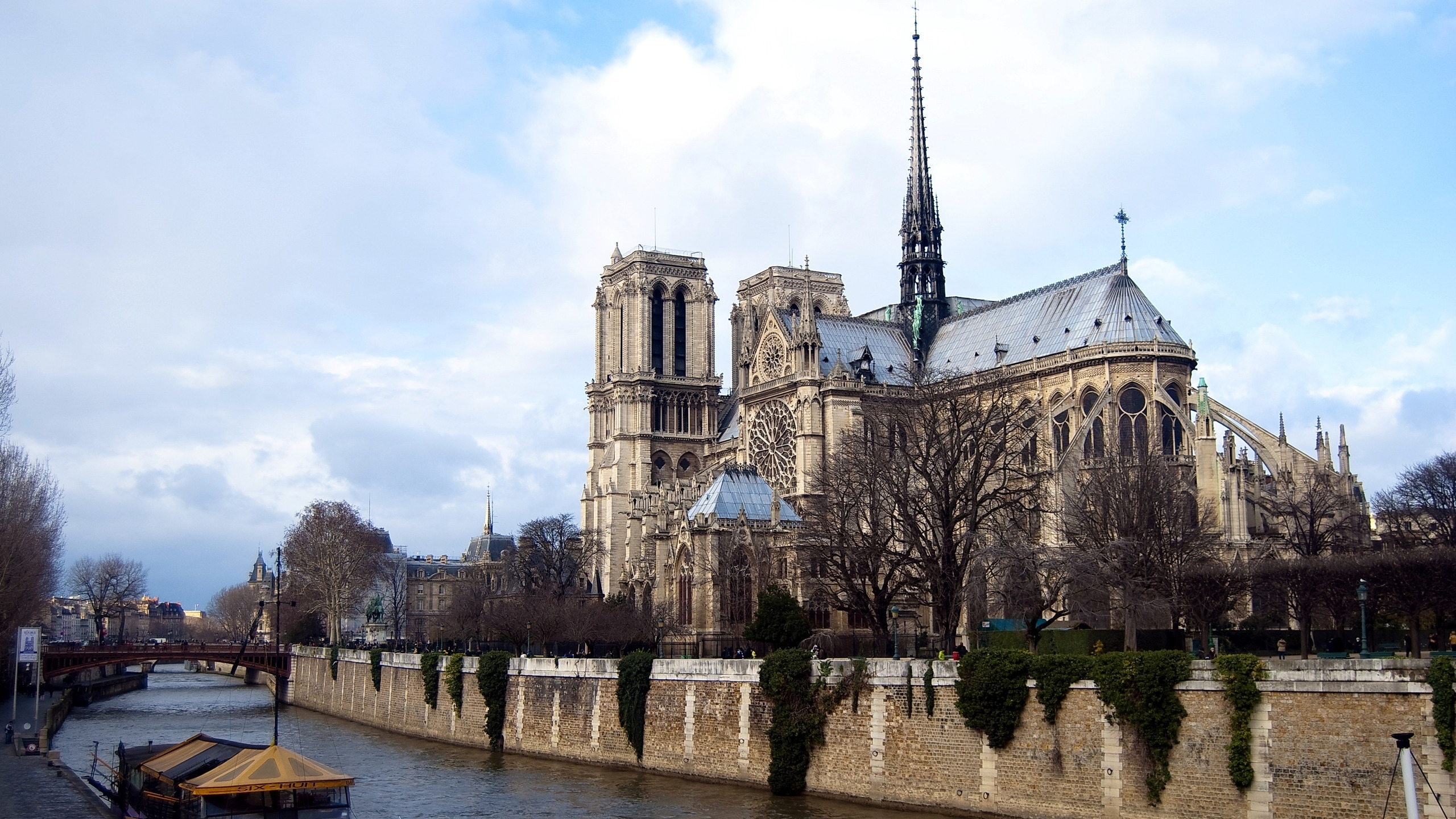 巴黎圣母院古堡建筑