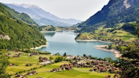 迷人的村庄-美丽的阿尔卑斯山村落壁纸