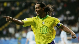 奔跑笑-足球明星罗纳尔迪尼奥Ronaldinho（小罗）壁纸下载