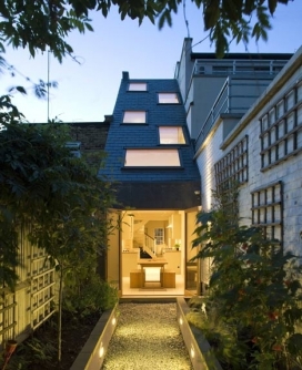 一个2.3米宽的梯田房子-自然光通过一个倾斜屋顶射到房屋，让居住者感觉宽敞和光-伦敦alma-nac建筑工作室作品