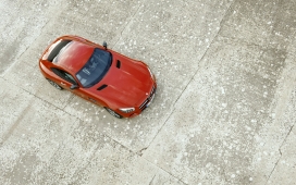 高清晰2015俯拍红色梅赛德斯-AMG-GT跑车壁纸