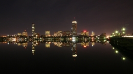 波士顿的江边夜晚