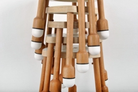 一个可堆叠凳子-凳子叠放时，看起来像一个DNA分子