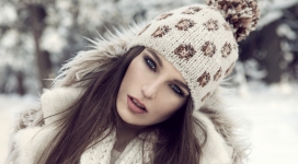 冬季戴帽子的女孩