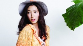 高清晰带宽沿帽的韩国美女演员Park Shin Hye朴信惠壁纸下载