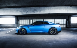 高清晰蓝色日产尼桑跑车GTR壁纸下载