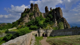 保加利亚贝洛格拉奇岩石隧道山