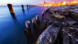 芝加哥伊利诺伊州的海滨木桩围栏