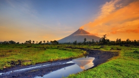 菲律宾火山山下的河