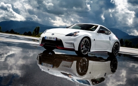 高清晰2015款白色日产370Z跑车壁纸下载