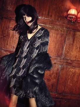 黑色魅力-萨布丽娜-VOGUE时尚英国2015年10月-波西米亚风格女装秀