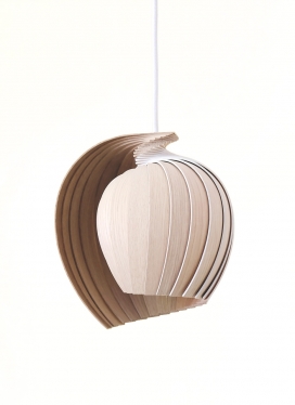 一台扁平封装的便携雕塑灯-灵感来自折叠扇