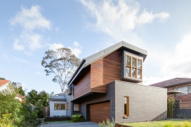 一个转变体积的几何形状房子-位于澳大利亚悉尼，低斜坡屋顶山墙有一个内部充满光完全独特的房间