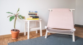 Sling Chair-可以折叠的粉红色羊毛桦木帆布躺椅-在瑞典斯德哥尔摩设计和生产