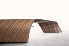 手工制作了的10张单张压制木材的大型办公桌