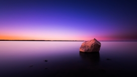 日落湖的石头
