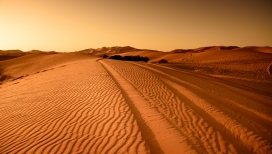 高清晰黄土高坡沙漠美景壁纸