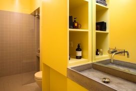 瑞典80平米集合功能墙体的橙色公寓