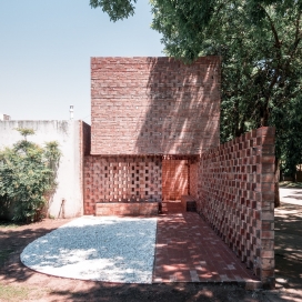 阿根廷41平米沉重红砖虚空构筑神性场所