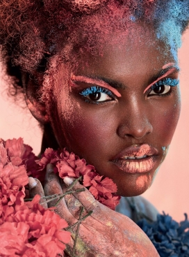 色彩饱和的淋浴-Harper Bazaar阿尔比利亚-阿米尔娜・埃斯特沃伊