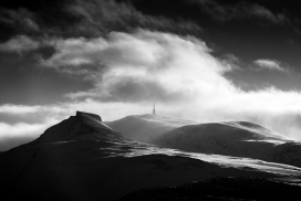 Contraste norvégien挪威雪山黑白照片
